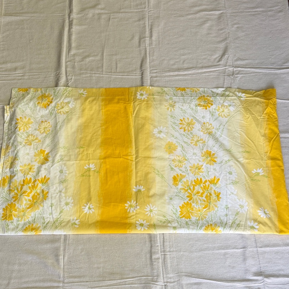 Vintage Burlington Vera Neumann ~ Daisy Ombre ~ Queen Flat Sheet Percale